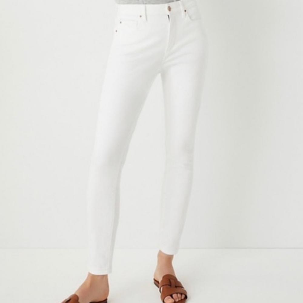 Ann Taylor Sculpting Pocket Mid Rise Skinny Jeans in Velvet, White, Sz 6